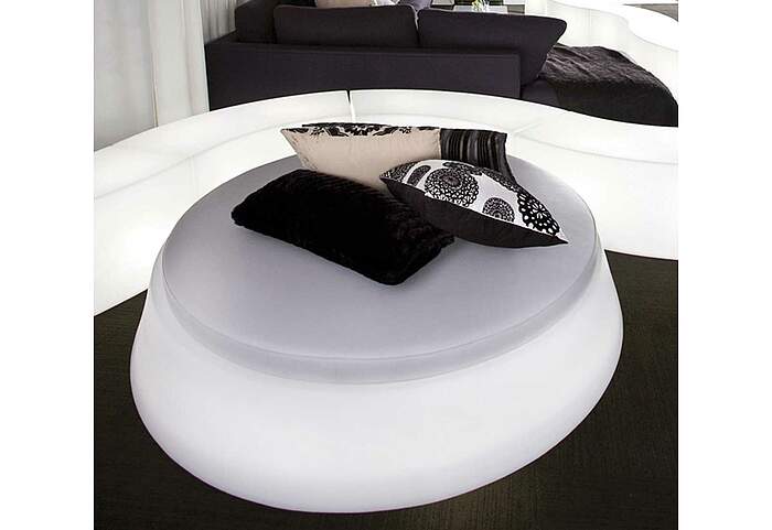 GIÓ POUF seating island Example 5