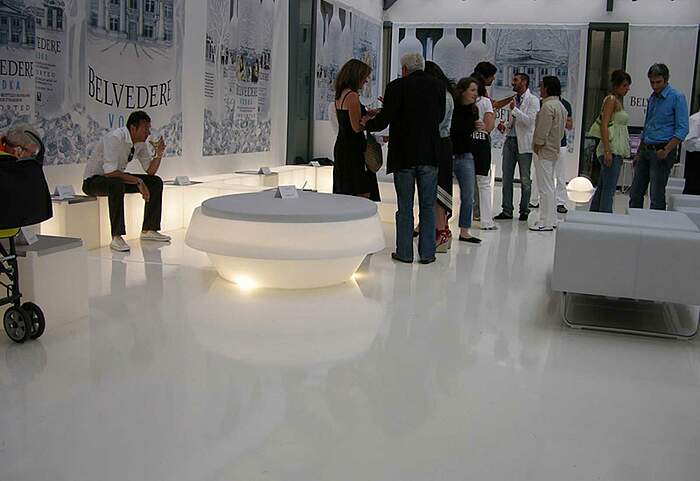 GIÓ POUF seating island Example 12